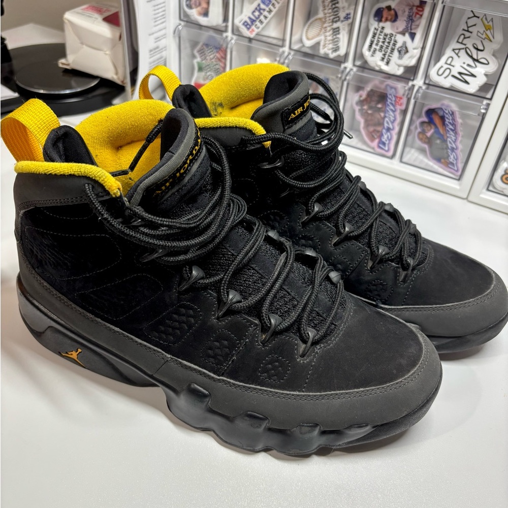 Jordan Retro 9 University Gold